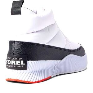 Sorel Out N About Sneaker Puffy Zip Boot White NWT Sizes 8.5.